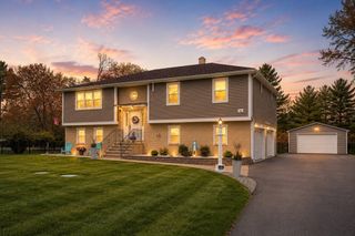 42 Eagle Dr, Dudley, MA 01571