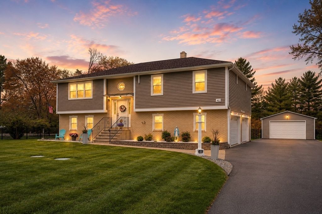 42 Eagle Dr, Dudley, MA 01571