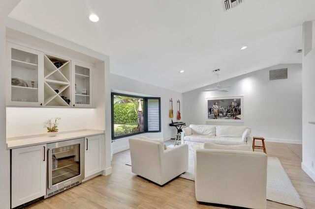 18246 RIVER OAKS Circle, Jupiter, FL 33458