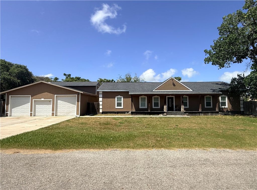 129 S Verne St, Rockport, TX 78382 — exterior