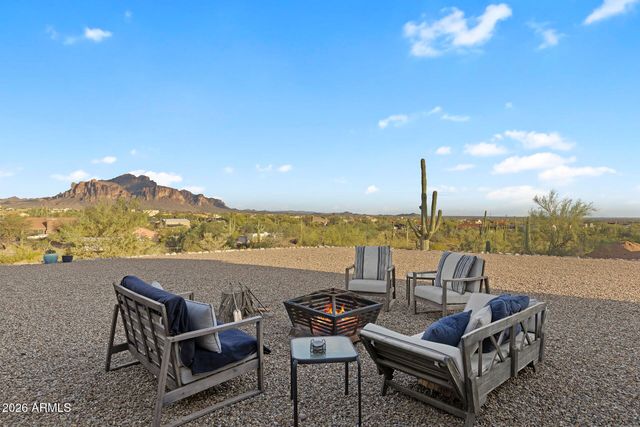 203 E SADDLE BUTTE Street, Apache Junction, AZ 85119