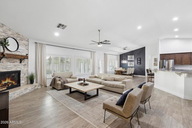 203 E SADDLE BUTTE Street, Apache Junction, AZ 85119