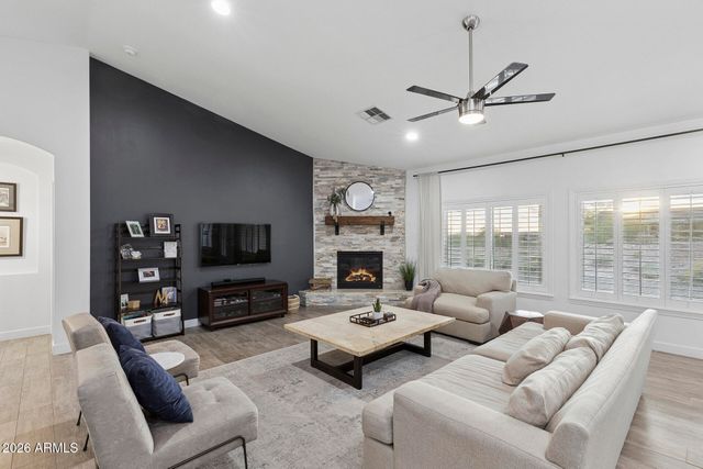 203 E SADDLE BUTTE Street, Apache Junction, AZ 85119