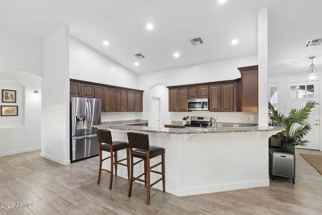 203 E SADDLE BUTTE Street, Apache Junction, AZ 85119