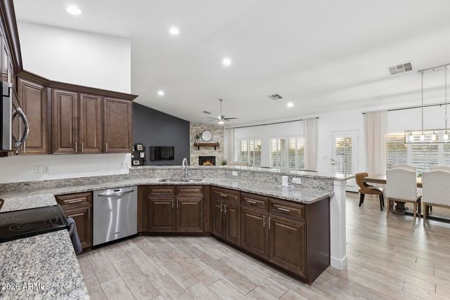 203 E SADDLE BUTTE Street, Apache Junction, AZ 85119