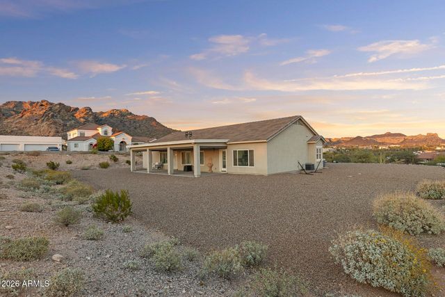 203 E SADDLE BUTTE Street, Apache Junction, AZ 85119