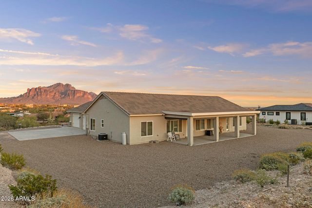 203 E SADDLE BUTTE Street, Apache Junction, AZ 85119