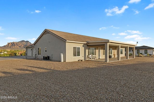 203 E SADDLE BUTTE Street, Apache Junction, AZ 85119