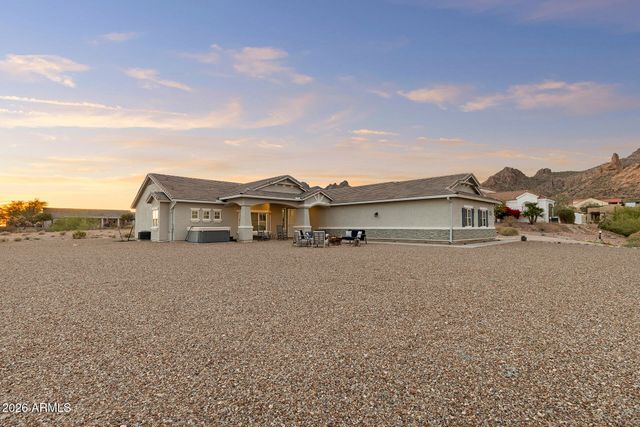 203 E SADDLE BUTTE Street, Apache Junction, AZ 85119