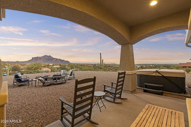 203 E SADDLE BUTTE Street, Apache Junction, AZ 85119