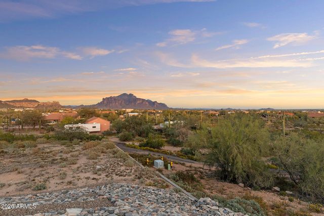 203 E SADDLE BUTTE Street, Apache Junction, AZ 85119