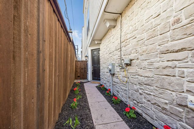 5186 Garrett Stream Court R, Dallas, TX 75206