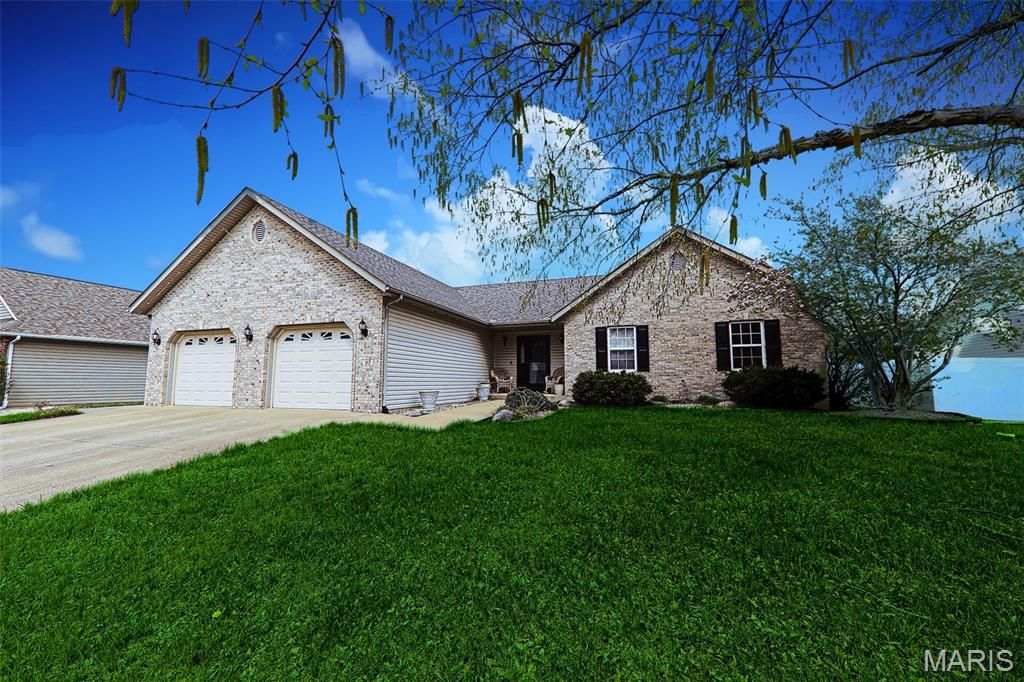 117 Northwoods Drive, Troy, IL 62294