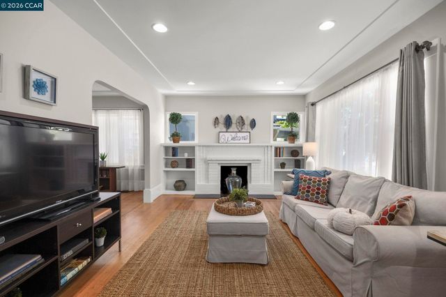 4426 Park Blvd, Oakland, CA 94602