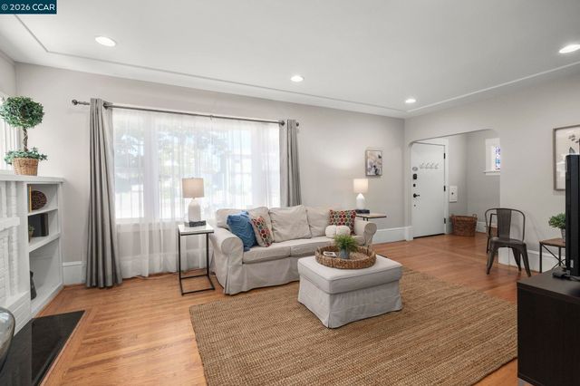 4426 Park Blvd, Oakland, CA 94602