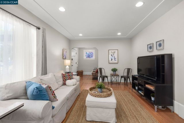 4426 Park Blvd, Oakland, CA 94602