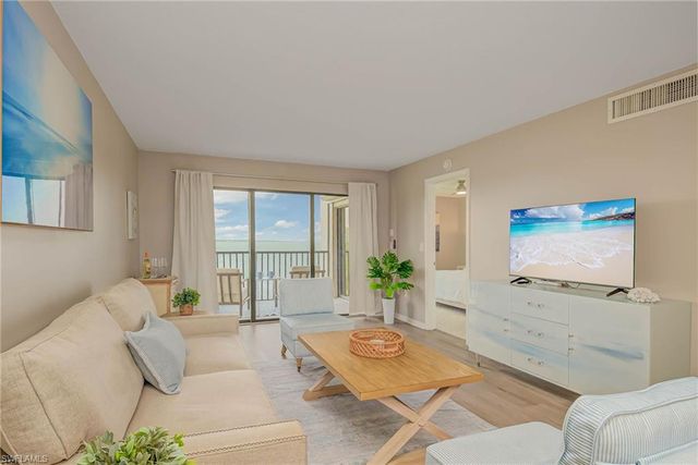 4510 N Key DR 204, North Fort Myers, FL 33903