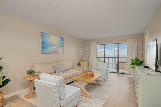 4510 N Key DR 204, North Fort Myers, FL 33903