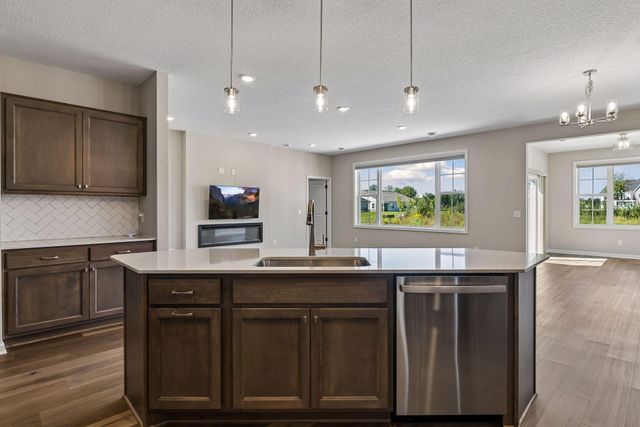 6102 158th Street N, Hugo, MN 55038