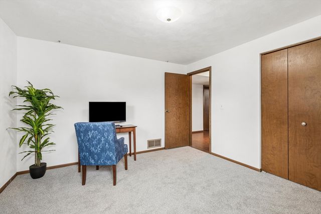 2501 2nd Street, Moline, IL 61265