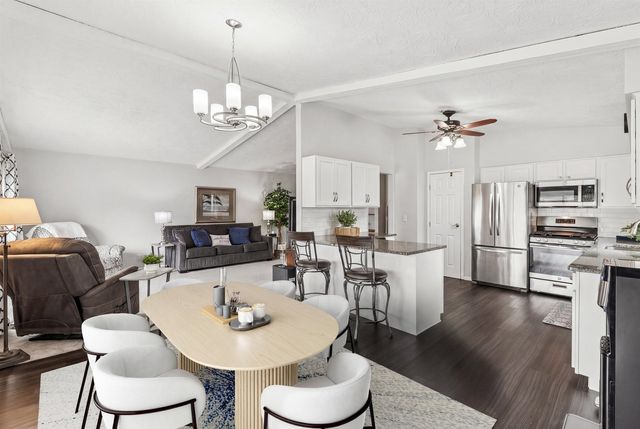 2501 2nd Street, Moline, IL 61265