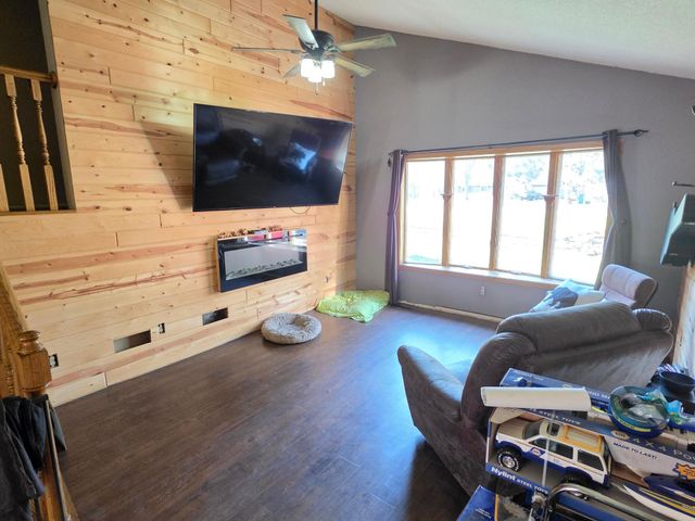 7532 7th Street N, Princeton, MN 55371