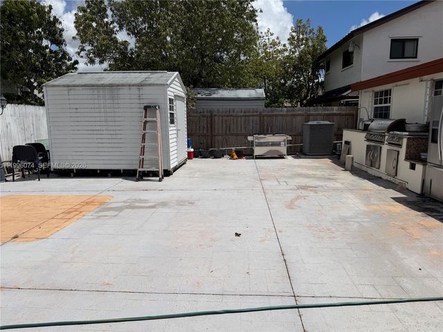 9085 Grand Canal Dr, Miami, FL 33174