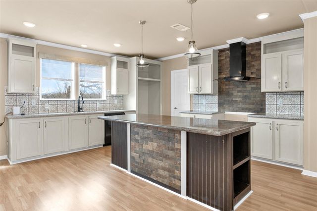 6083 Fm 3060, Midway, TX 75852