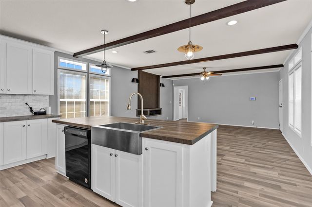 6083 Fm 3060, Midway, TX 75852