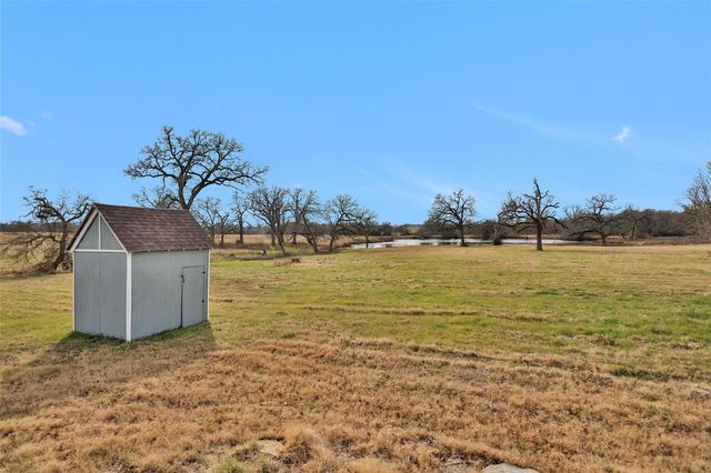 6083 Fm 3060, Midway, TX 75852