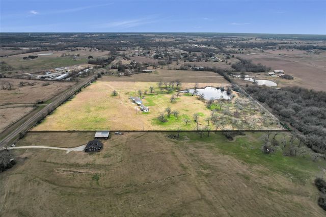 6083 Fm 3060, Midway, TX 75852