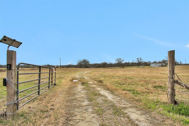 6083 Fm 3060, Midway, TX 75852