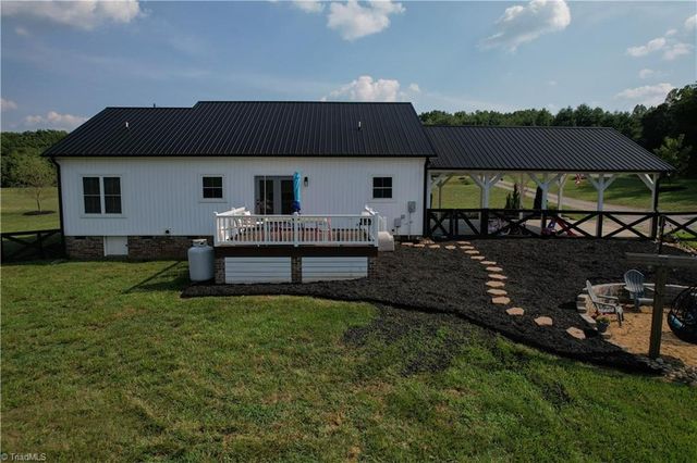 1004 Tilley Farm Road, Pinnacle, NC 27043