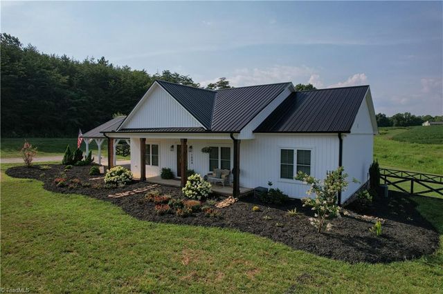 1004 Tilley Farm Road, Pinnacle, NC 27043