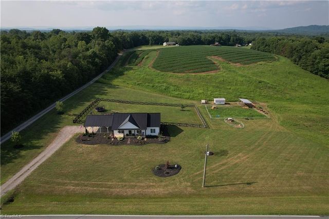 1004 Tilley Farm Road, Pinnacle, NC 27043