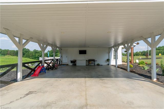 1004 Tilley Farm Road, Pinnacle, NC 27043