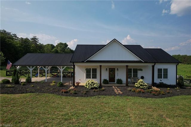 1004 Tilley Farm Road, Pinnacle, NC 27043