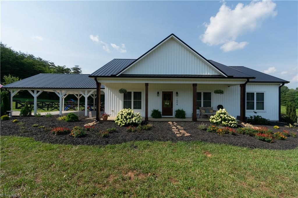 1004 Tilley Farm Road, Pinnacle, NC 27043