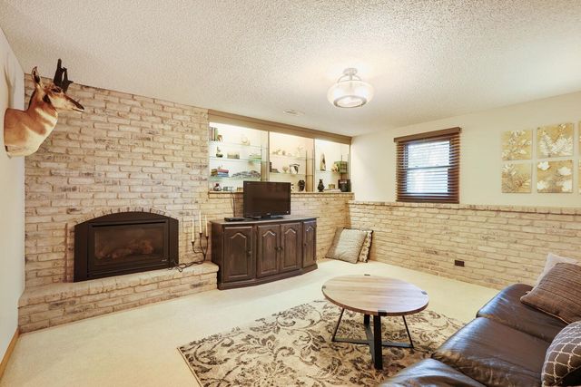 6715 Ashton Avenue NE, Fridley, MN 55432