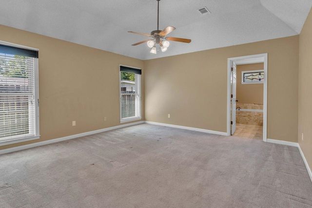 8052 SARA JANE LN, Bartlett, TN 38133