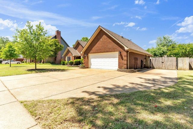 8052 SARA JANE LN, Bartlett, TN 38133