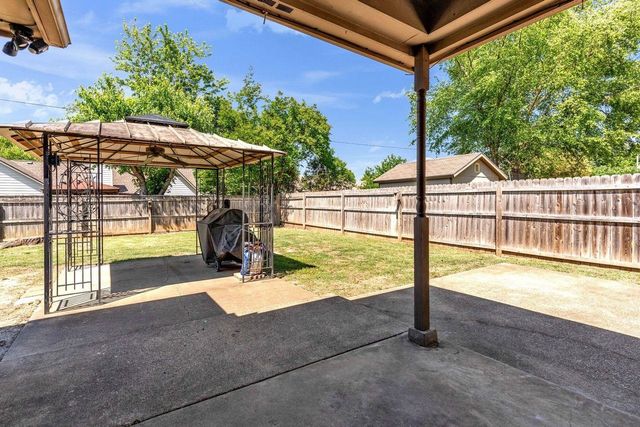 8052 SARA JANE LN, Bartlett, TN 38133