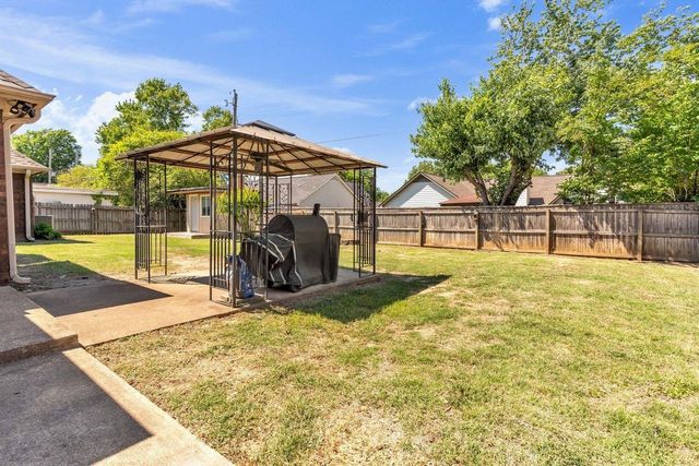 8052 SARA JANE LN, Bartlett, TN 38133