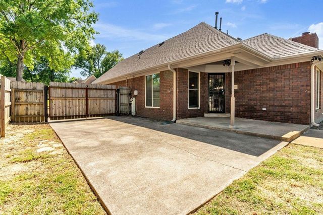 8052 SARA JANE LN, Bartlett, TN 38133