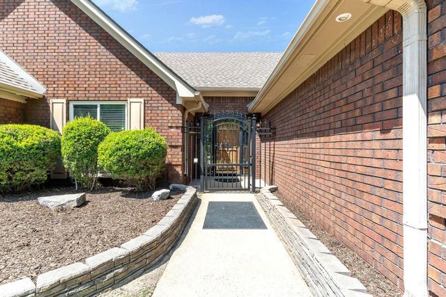 8052 SARA JANE LN, Bartlett, TN 38133