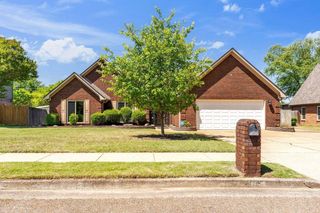 8052 SARA JANE LN, Bartlett, TN 38133