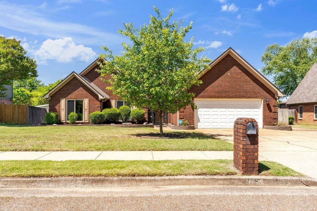 8052 SARA JANE LN, Bartlett, TN 38133