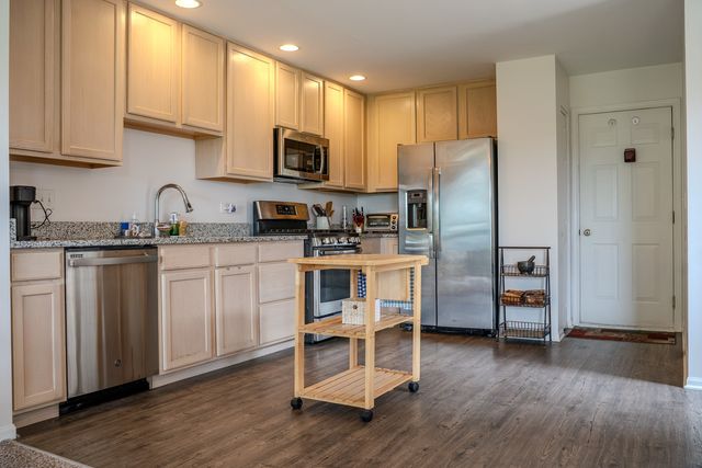 11623 Grand Canyon Avenue D, Huntley, IL 60142