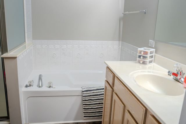 11623 Grand Canyon Avenue D, Huntley, IL 60142