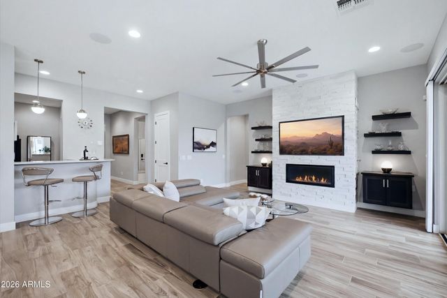2828 E DONALD Drive, Phoenix, AZ 85050